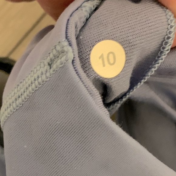 Lululemon tank top with built-in bra and cutout sides - Picture 4 of 4